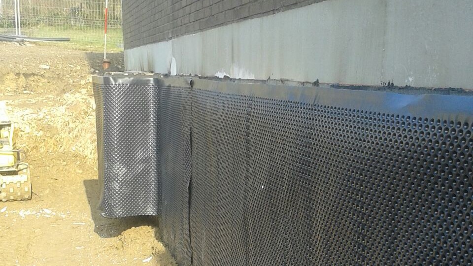 Kellerabdichtung mit Noppenbahn zur Bauwerksabdichtung im Tiefbau